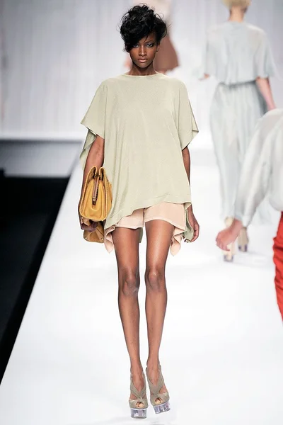 Look 10
